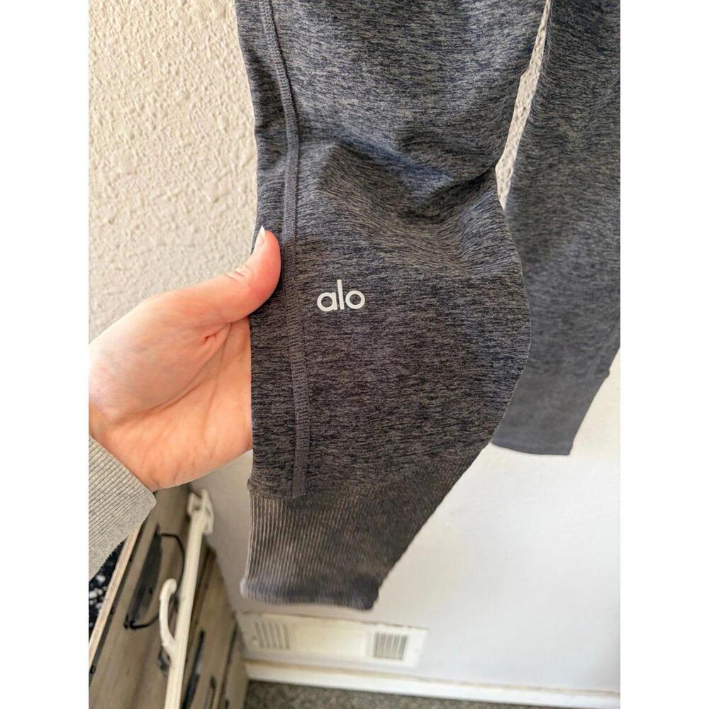 Alo Yoga alosoft lounge ribbed detail 7/8 leggings grey size S. No flaws - Picture 2 of 6